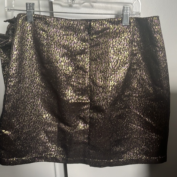 Express - Metallic Rose/Gold Faux Wrap Skirt (Size 8) - Can fit 6 as well - Picture 5 of 10